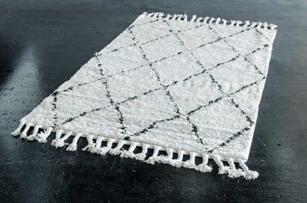Rug, 5’x8′ Moroccan Off White/Dark Grey